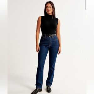 Abercrombie Curve Love Ultra High Rise 90s
Slim Straight Jean Size 24. NWT